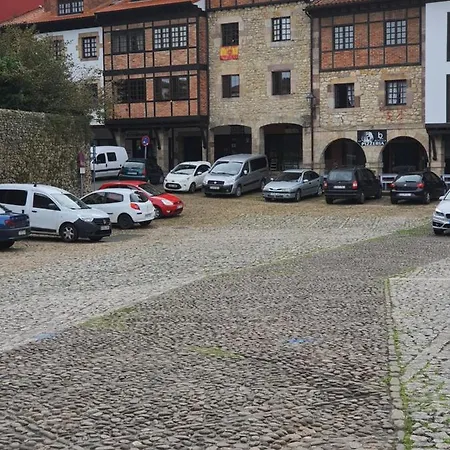 アパート El Arcangel De サンティリャーナ・デル・マル